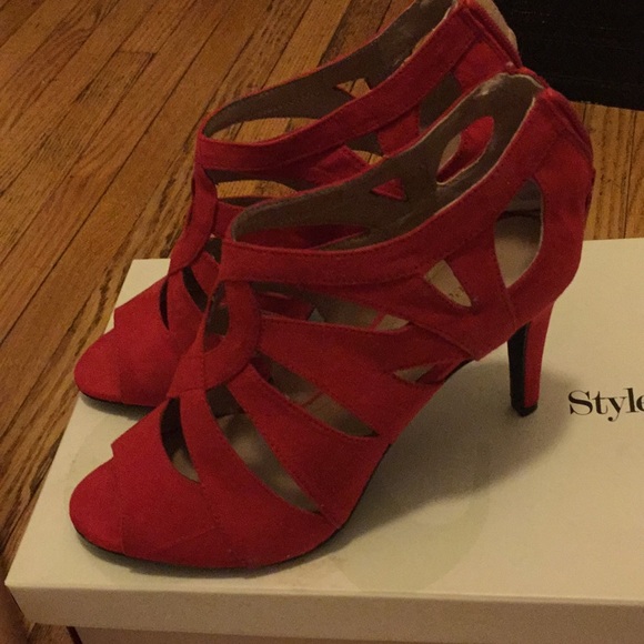 Red Style & Co Pumps - Picture 2 of 4
